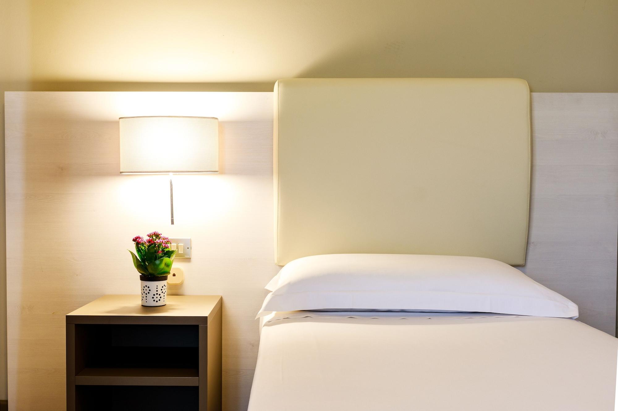 Hotel Oleggio Malpensa Luaran gambar