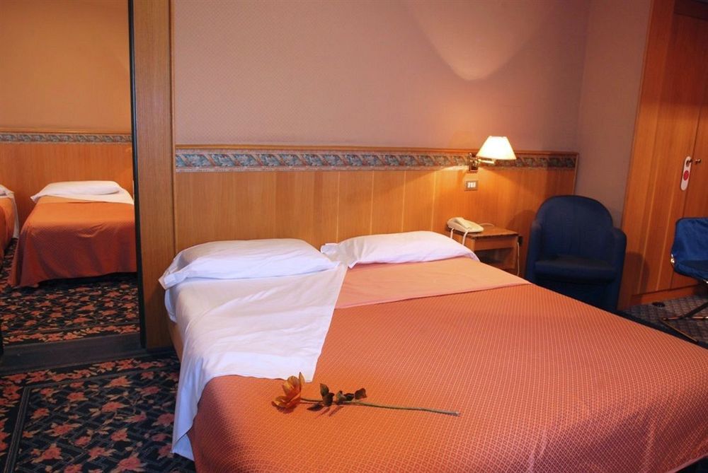 Hotel Oleggio Malpensa Luaran gambar