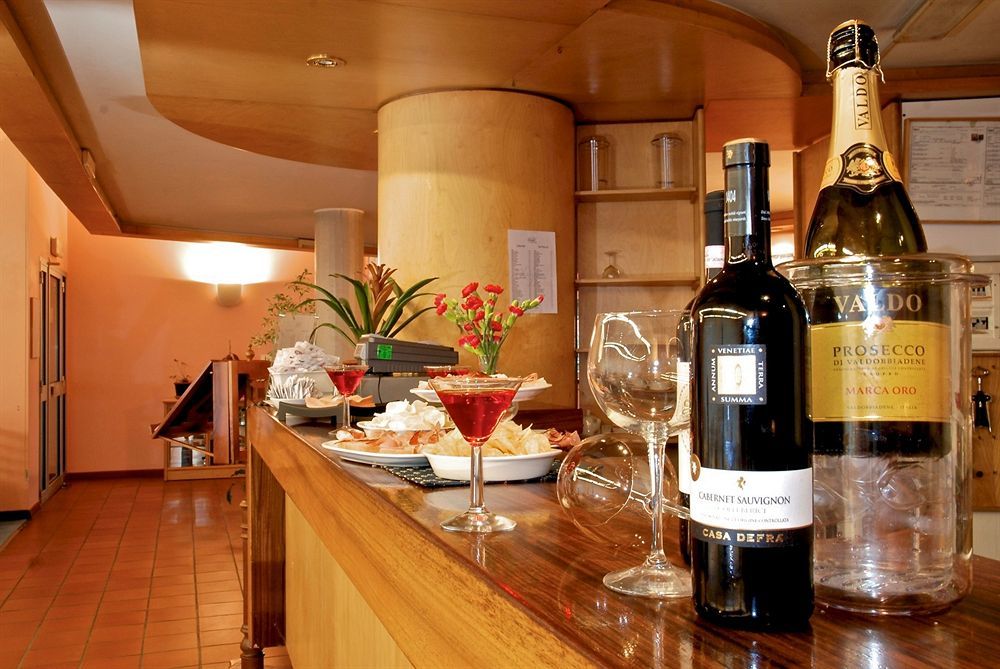Hotel Oleggio Malpensa Luaran gambar