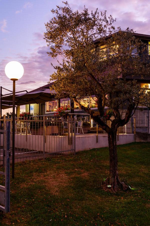 Hotel Oleggio Malpensa Luaran gambar