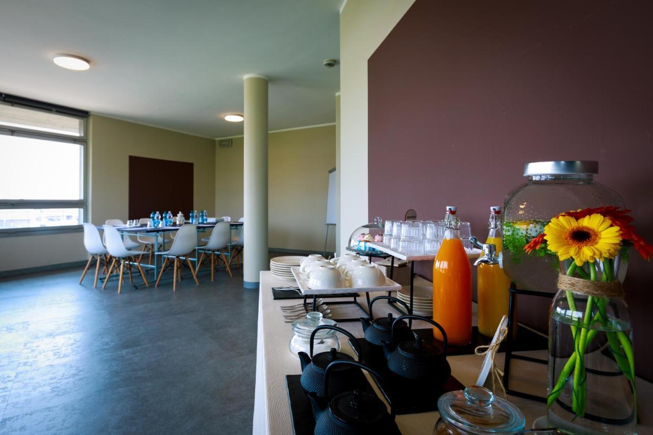 Hotel Oleggio Malpensa Luaran gambar